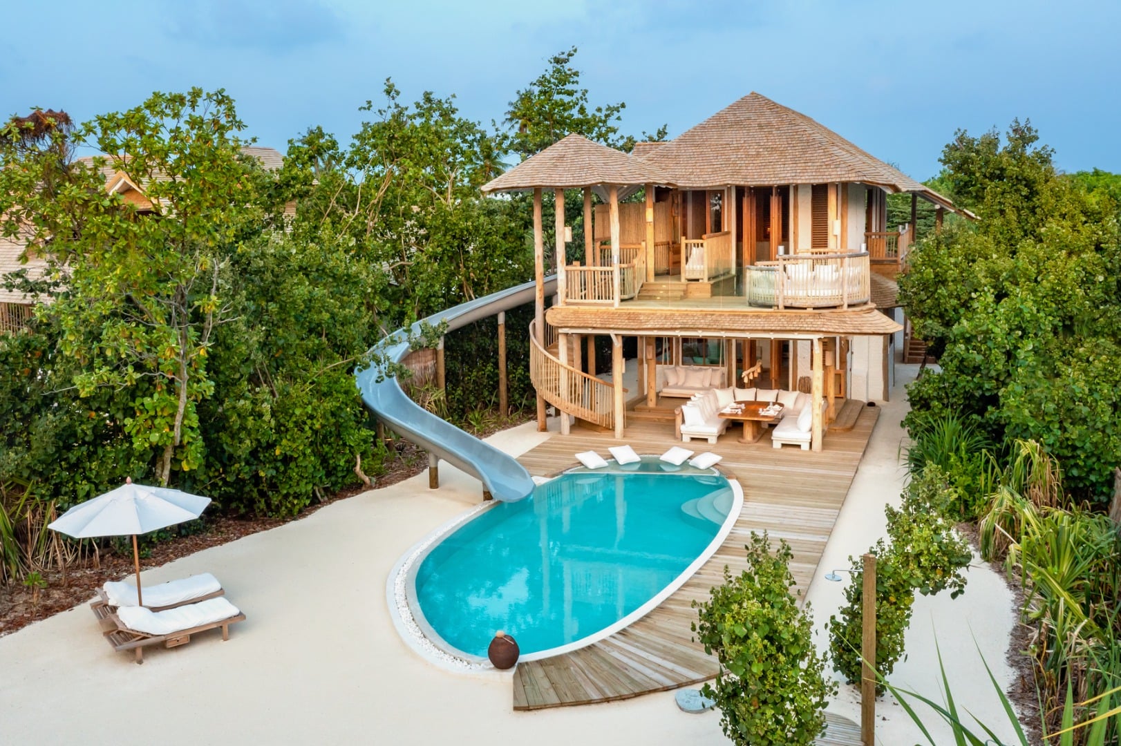 Two Bedroom Beach Pool Villa mit Rutsche im Soneva Jani