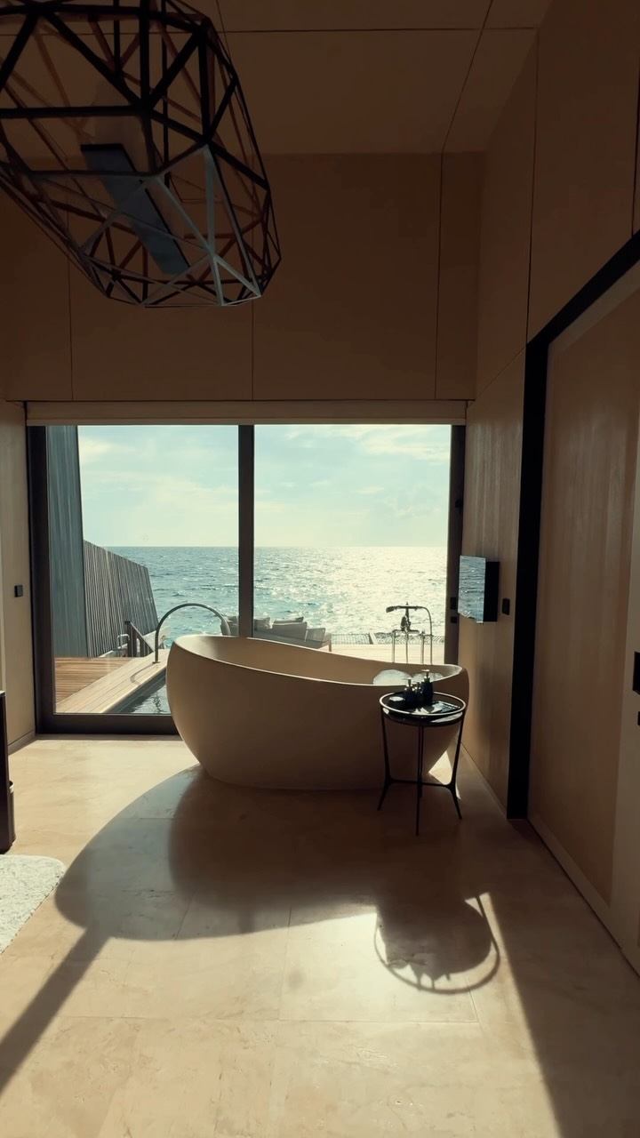 Whether suspended above the lagoon or nestled along the beach, our luxurious villas move to the rhythm of the island. 

From a private pool overlooking the Indian Ocean to an exclusive stretch of whit