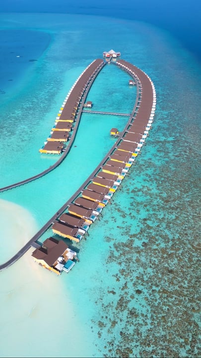 The most incredible all inclusive resort in the Maldives!!!
@thestandardmaldives 

😍 Stay at the beautiful each villas just steps from the turquoise water or Vibrant 1 & 2 BR overwater villas 

❤️ Th