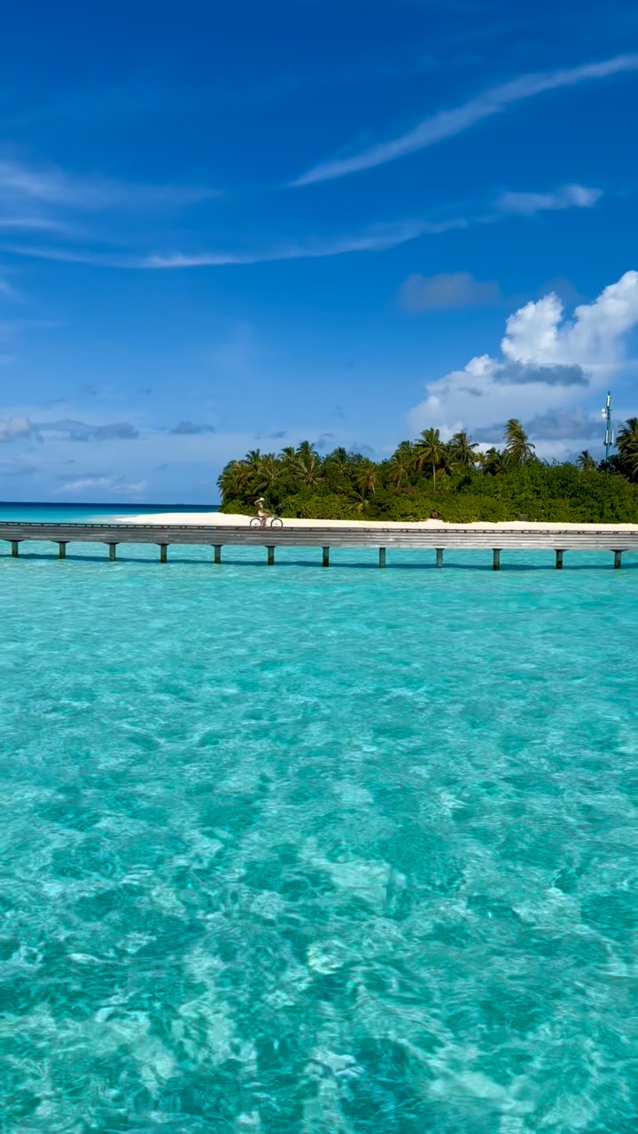 A place you’ll fall in love immediately 🩵

#maldives #fyp #dji #ocean