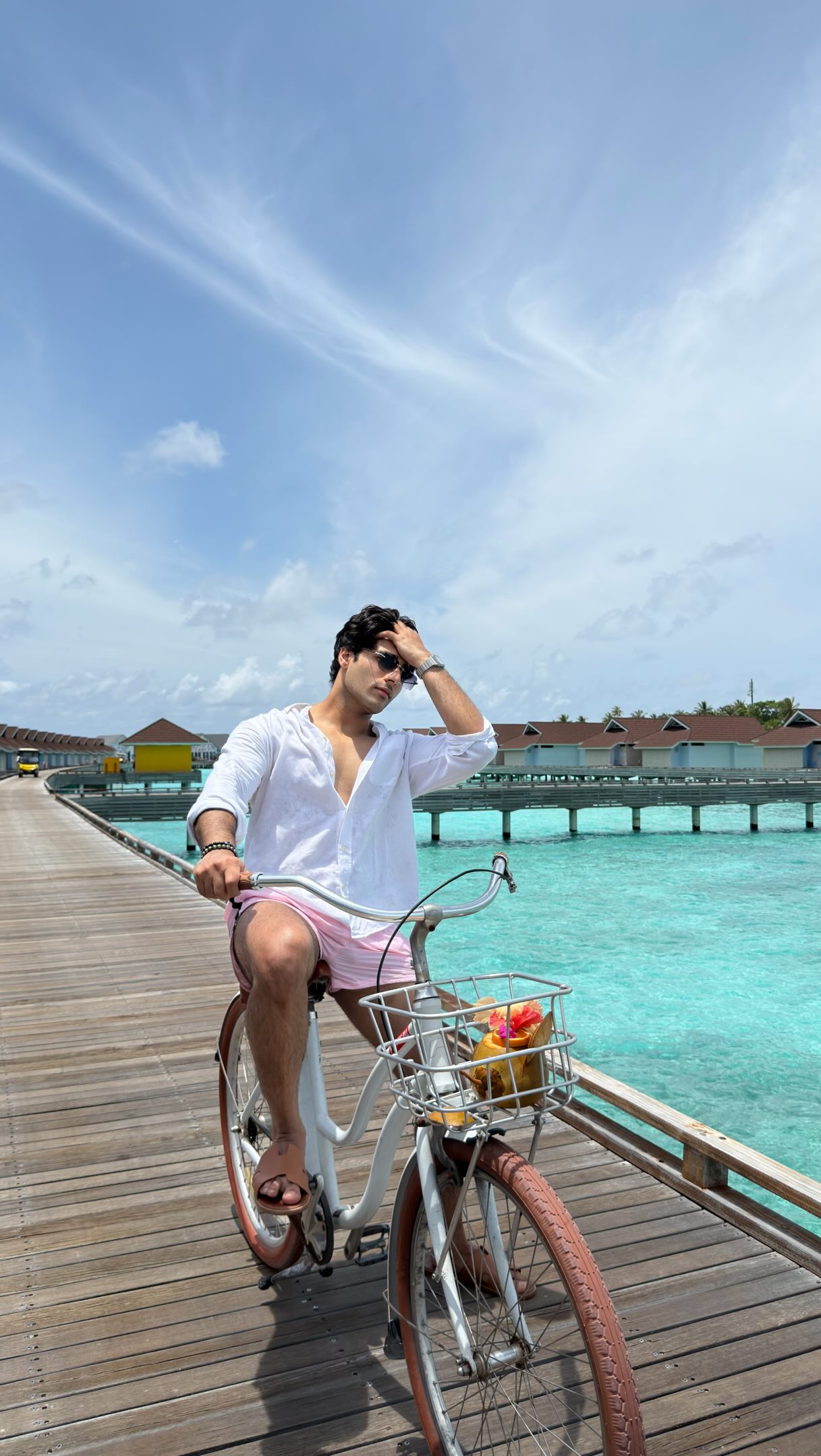 So entspanne ich am liebsten 🤿 
.
.
.
.
@thestandardmaldives 
@coastalinofficial
