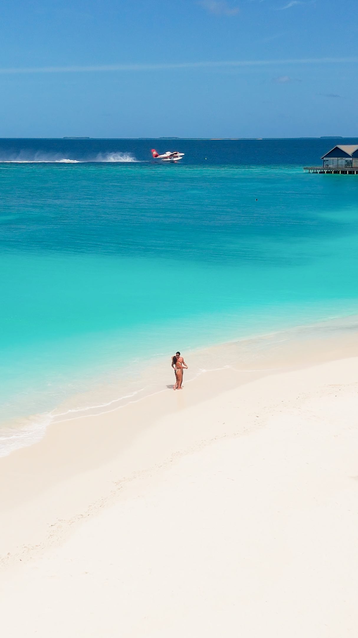 Camminate a piedi nudi sulla spiaggia, godetevi la brezza dell'isola e vivete al massimo il vostro tempo insieme. Solo tu, il mare e una fuga sull'isola. 🌴💙✈️

#Hyatt #TheStandard #TheStandardMaldives
