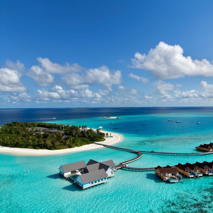 📍 THE STANDARD, HURUVALHI MALDIVES 🇲🇻

One to save for your Maldives list. 🔖🌴

Located in the Raa Atoll, The Standard is a little different from the classic Maldives resort — colorful, relaxed an