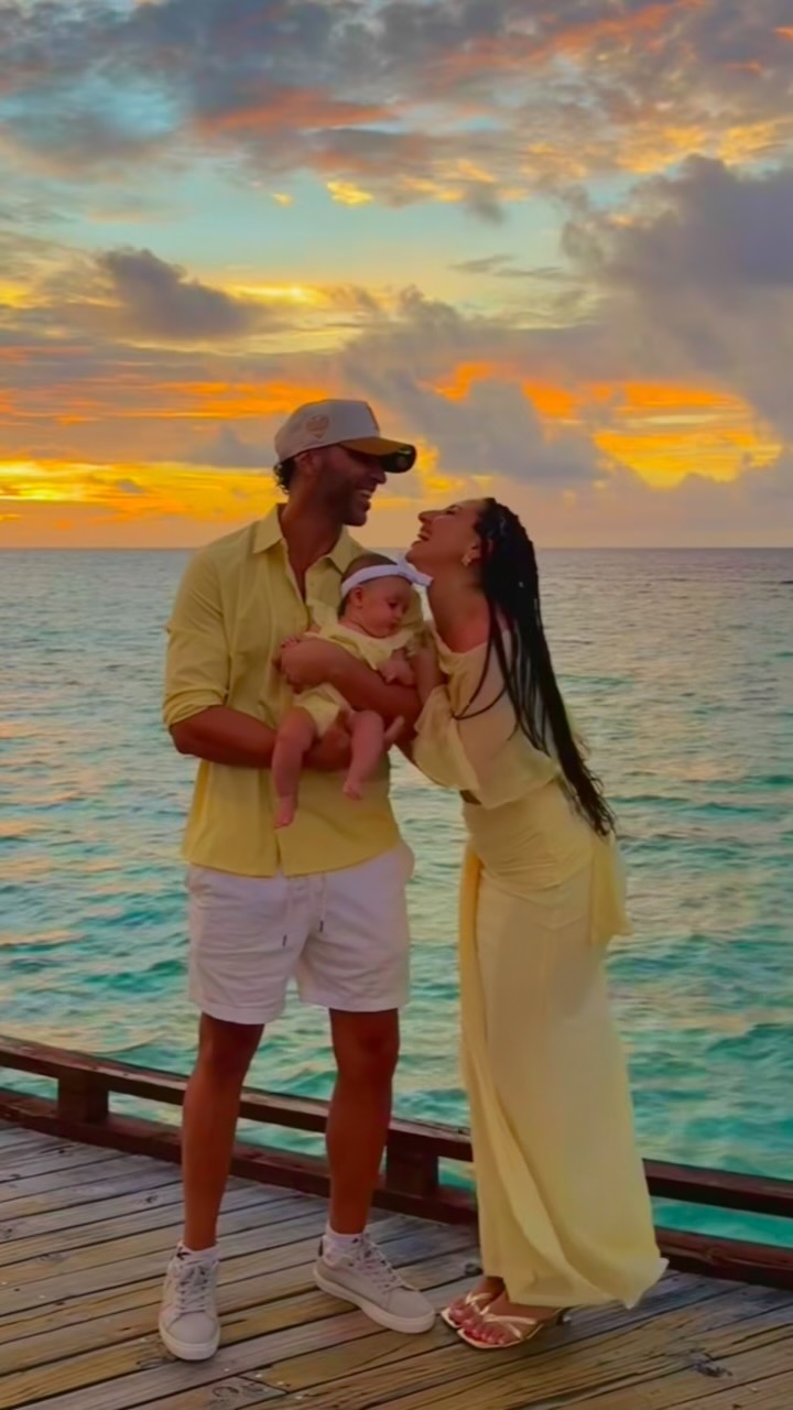 Voici nos plus belles vacances en famille résumées en une minute😭🥹🩵

Probablement notre semaine préférée depuis que nous sommes devenus une famille de 3. Après beaucoup de scepticisme à l'idée de voyager à l'autre bout du monde avec un bébé de 3 mo