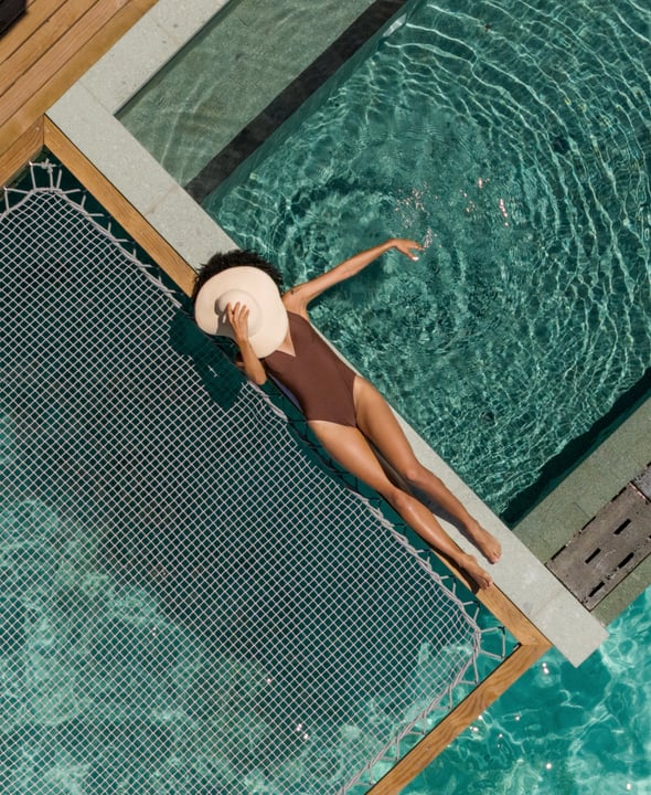 Foto von Iru Fushi vom 16. Juli 2026. Könnte ein Bild von Schwimmen, Liegestuhl, Pool und Text sein.