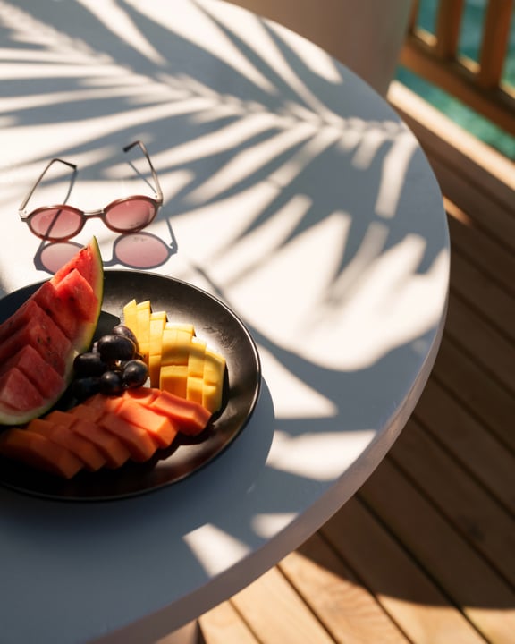 Foto von Iru Fushi vom 23. August 2026. Zeigt möglicherweise Wassermelone, Melone, Papaya, Grapefruit, Obstsalat, Mango, Sonnenbrille und Text.