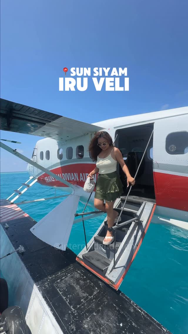 Here’s what it’s like dining at one of the most beautiful resorts in the Maldives @sunsiyamiruveli @sunsiyamresorts ☀️🐠🦀🌺

#sunsiyamresorts #sunsiyamiruveli