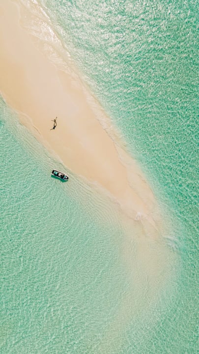 Uno sguardo su una giornata al Sun Siyam Iru Veli, dalla colazione maldiviana a una fuga su un banco di sabbia da naufrago.

Sinceramente, ci si potrebbe abituare a giornate così.

#sunsiyam #iruveli #maldive #traveldestinations