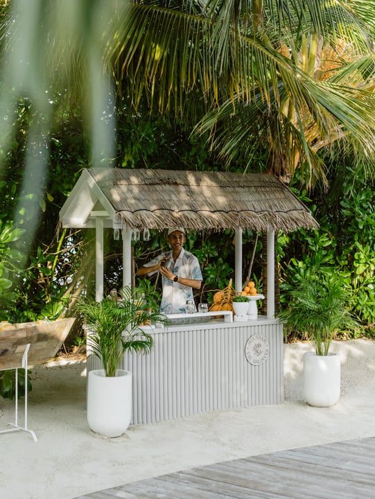 Your first sip of a memorable stay.

#sunsiyam #iruveli #maldivesislands #maldivesresorts