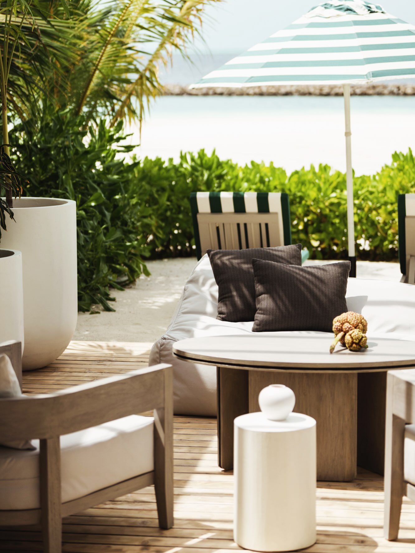 Chez Studio Sixty7, le design ne s’arrête pas à l’intérieur. Nous concevons méticuleusement chaque espace extérieur dans le cadre d’une expérience de design complète.

#StudioSixty7 #hospitalitydesign #outdoordesign #resor