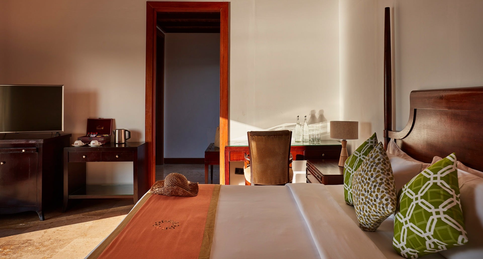 Deluxe Water Villa – Schlafzimmer im Sun Siyam Olhuveli