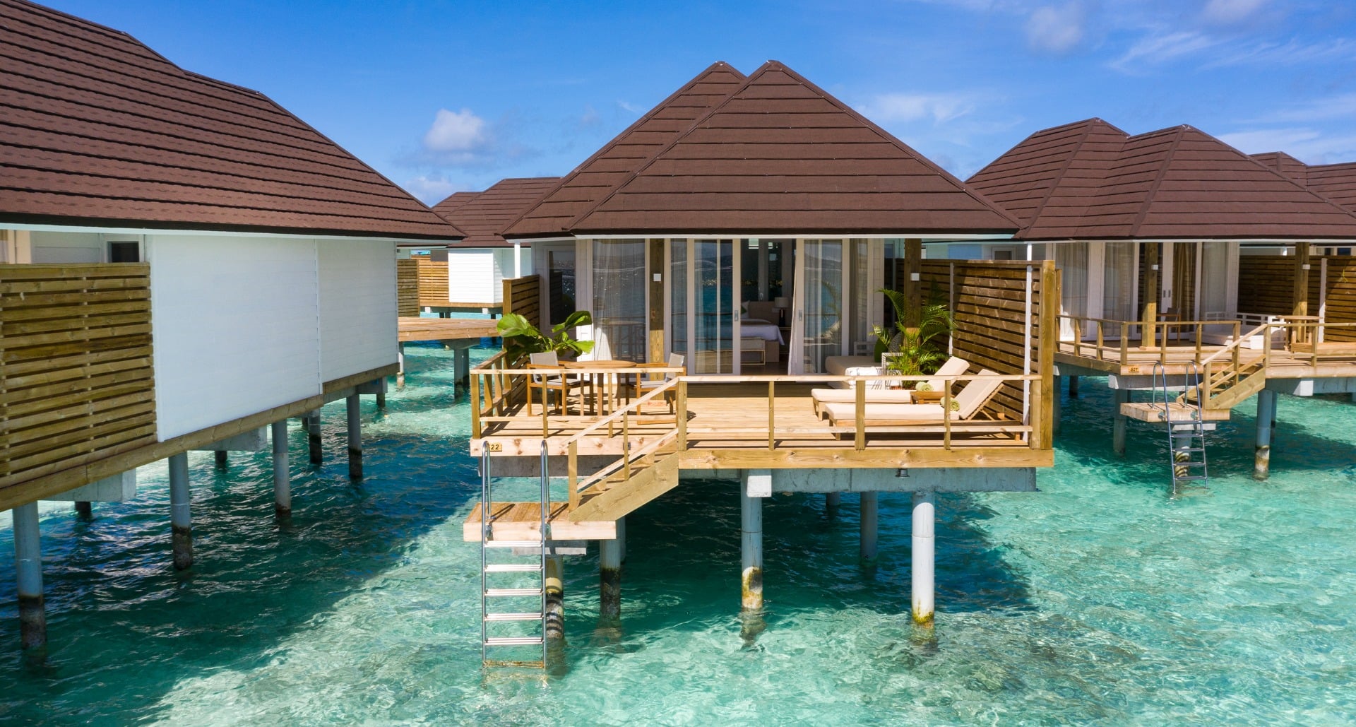 Grand Water Villa – Außenansicht im Sun Siyam Olhuveli