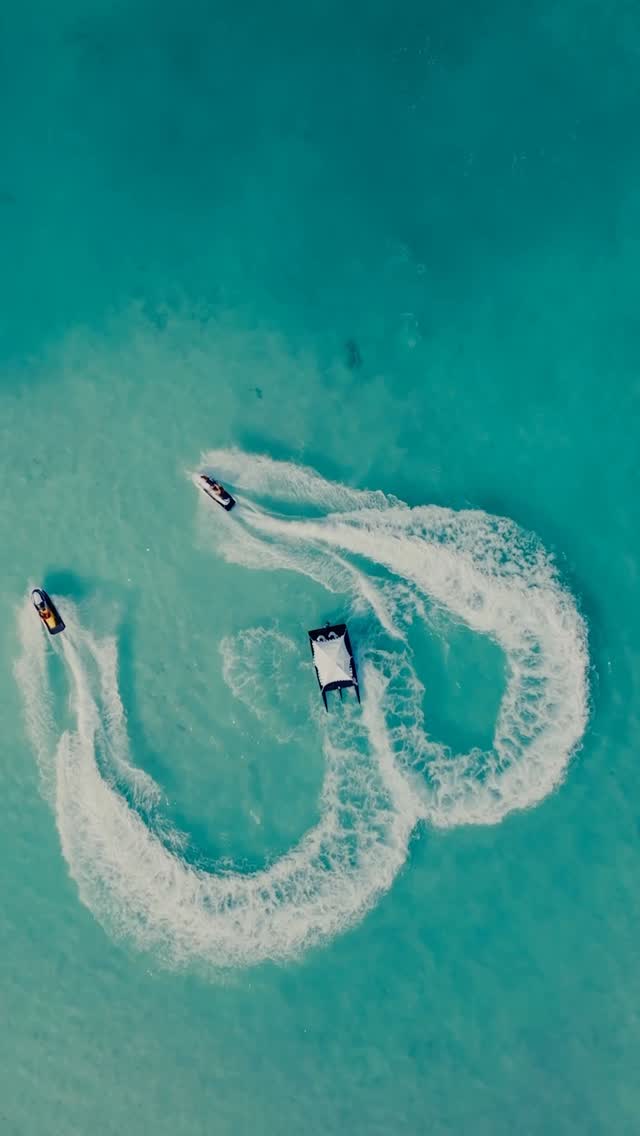 Lost in paradise ☀️🏝️🪸🪼🐚⛵️

مين خد باله من القلب اللي رضا وهيمن عملوه 🥹😂♥️

@sunsiyamolhuveli @sunsiyamresorts 📍

#maldives #traveler #travel #beach #friends