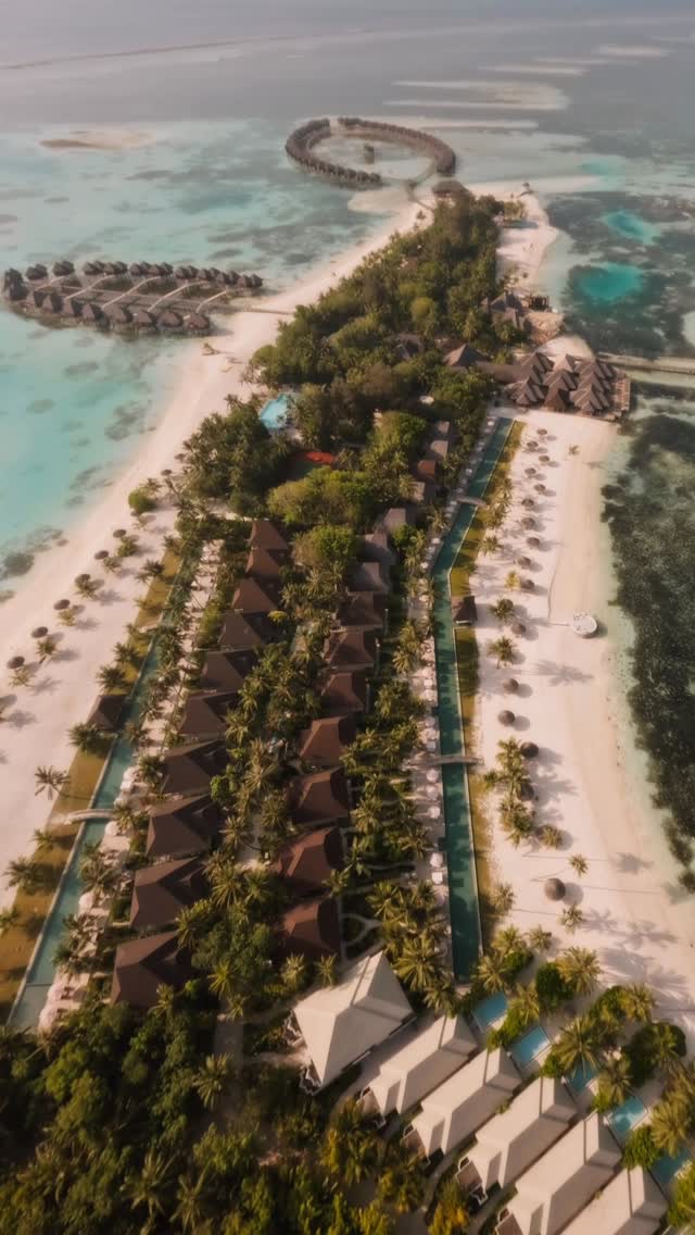 One lap. One cocktail.

The Maldives’ longest pool @sunsiyamolhuveli has its priorities right!

#sunsiyam #sunsiyamolhuveli #maldives