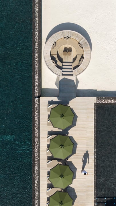If you had one afternoon at Olive Bar @sunsiyamolhuveli , where would you be?

🏊 Floating in the pool
🍸 Sipping cocktails at the sunken jacuzzi bar
☀️ Lounging poolside with a view

Tell us your pic