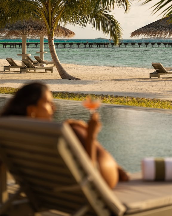 Soaking up the sunshine. No plans, no rush, just this.

#sunsiyam #olhuveli #maldives