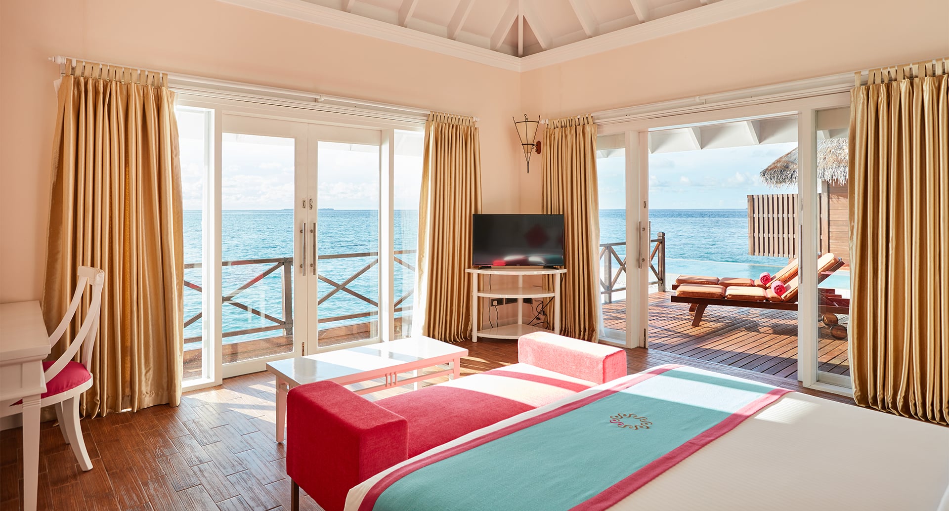 Grand Wasservilla mit Pool im Sun Siyam Vilu Reef