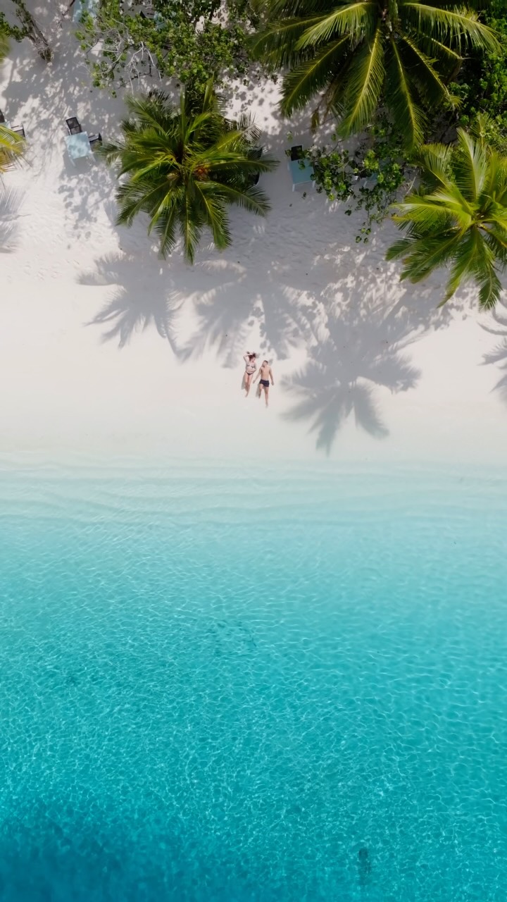 Wo die Zeit langsamer vergeht…
wo der Ozean lauter spricht als Worte…
und jeder Moment sich anfühlt, als wäre er nur für Sie gemacht.

Würden Sie noch ein wenig länger bleiben?

#sunsiyam #vilureef #maldives #maldivesres