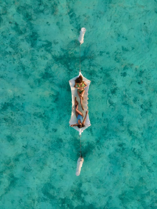 Foto di Vilu Reef del 18 settembre 2026. Potrebbe essere un'immagine di nuoto, gommone, acqua e testo.