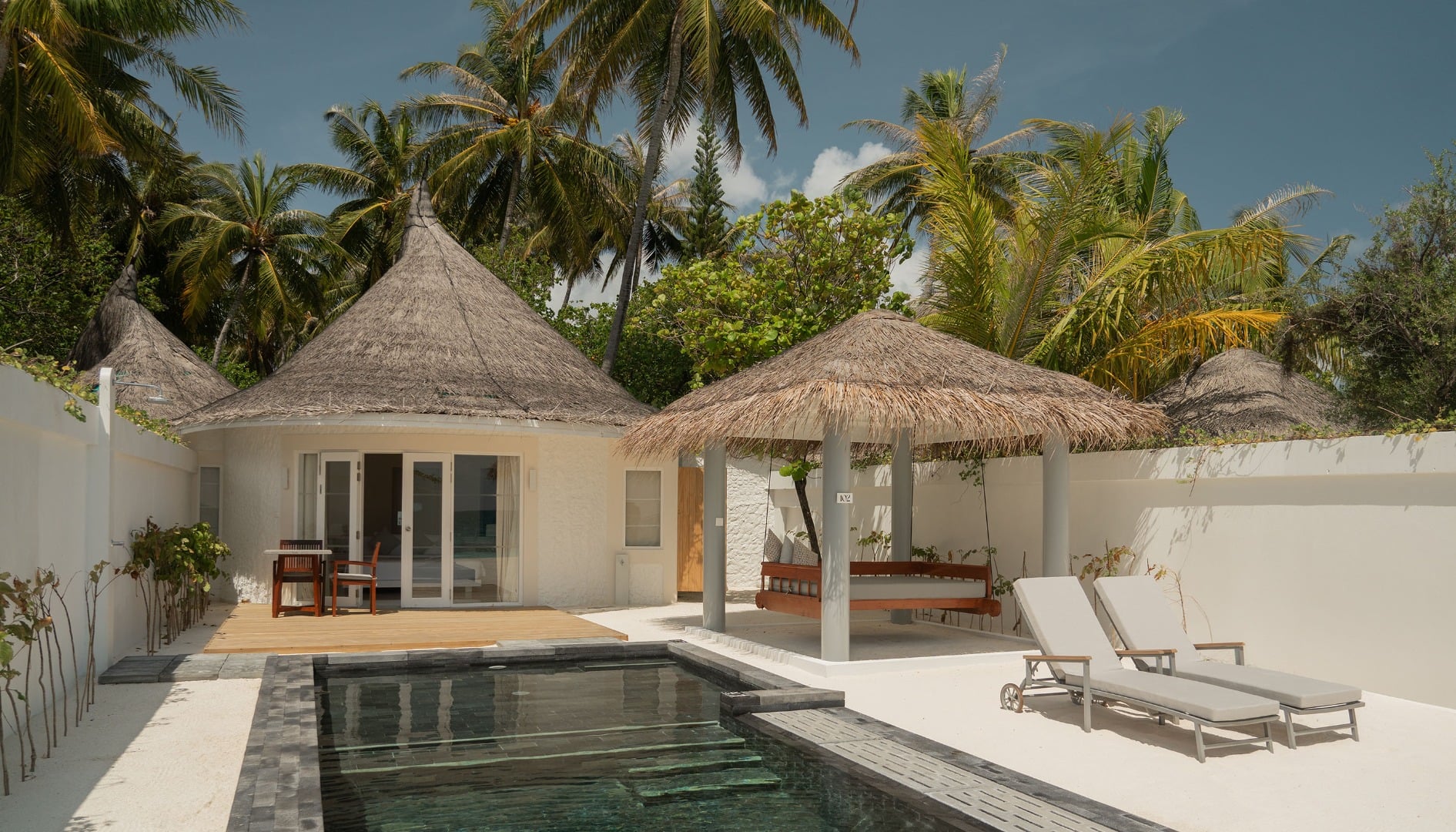 Pool Strandvilla im Sun Siyam Vilu Reef