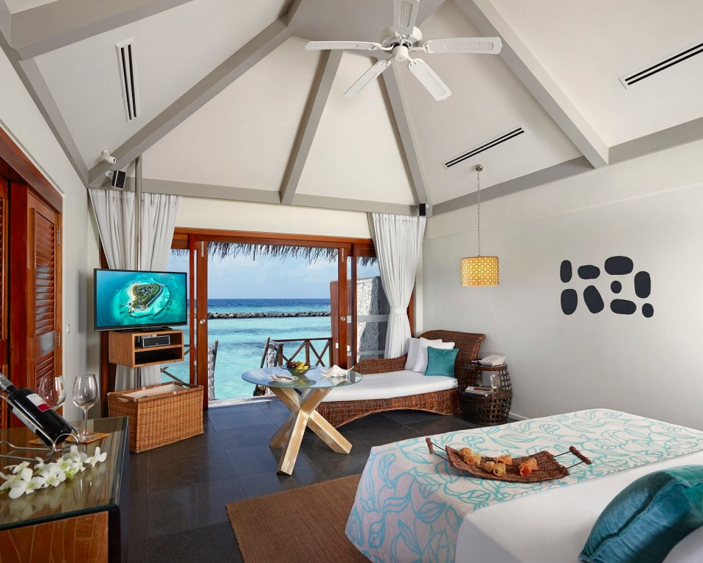 Premium Water Villa im Taj Coral Reef Resort & Spa