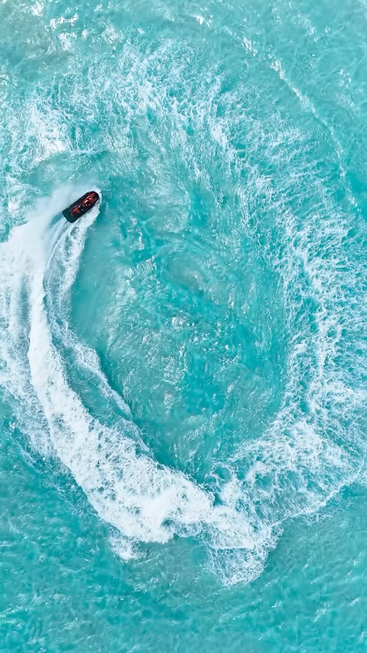 Rasen Sie über die Lagune, reiten Sie den Wind und genießen Sie atemberaubende Ausblicke von oben — jeder Moment ist darauf ausgelegt, Ihre Malediven-Auszeit zu bereichern 🌊

Buchen Sie Ihren Aufenthalt über den Link in unserer Bio.

#TajExoticaM