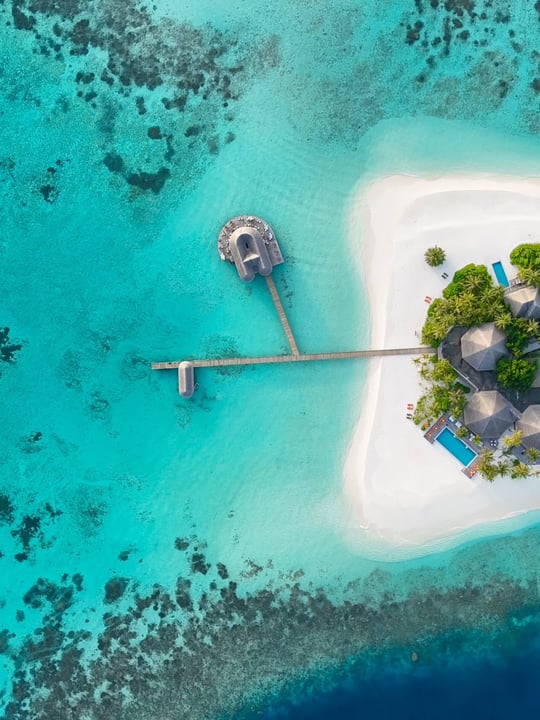 Foto von V Villas Maldives at Mirihi - MGallery Collection in V Villas Maldives at Mirihi - MGallery Collection mit @mgalleryhotels. Möglicherweise ein Bild von Text.