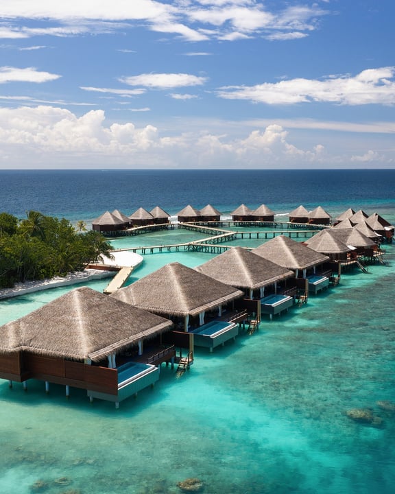 Foto von V Villas Maldives at Mirihi - MGallery Collection vom 31. August 2026. Könnte ein Bild von Cabana und Text sein.