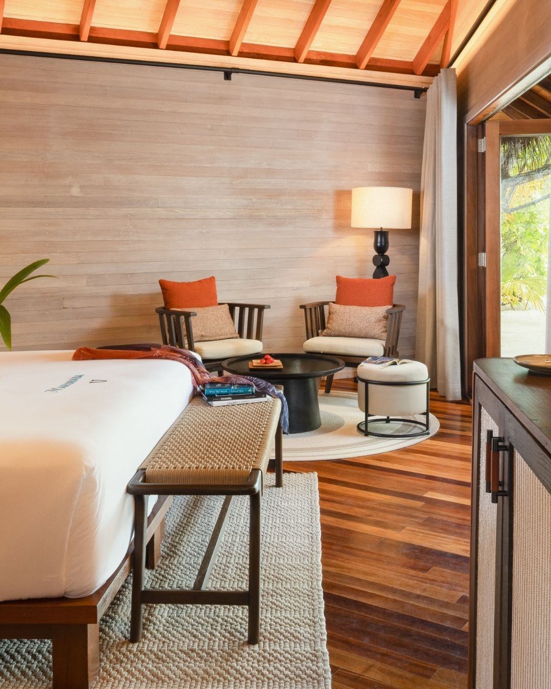 Foto di V Villas Maldives at Mirihi - MGallery Collection del 15 settembre 2026. Potrebbe essere un'immagine di letto, camera da letto e testo.