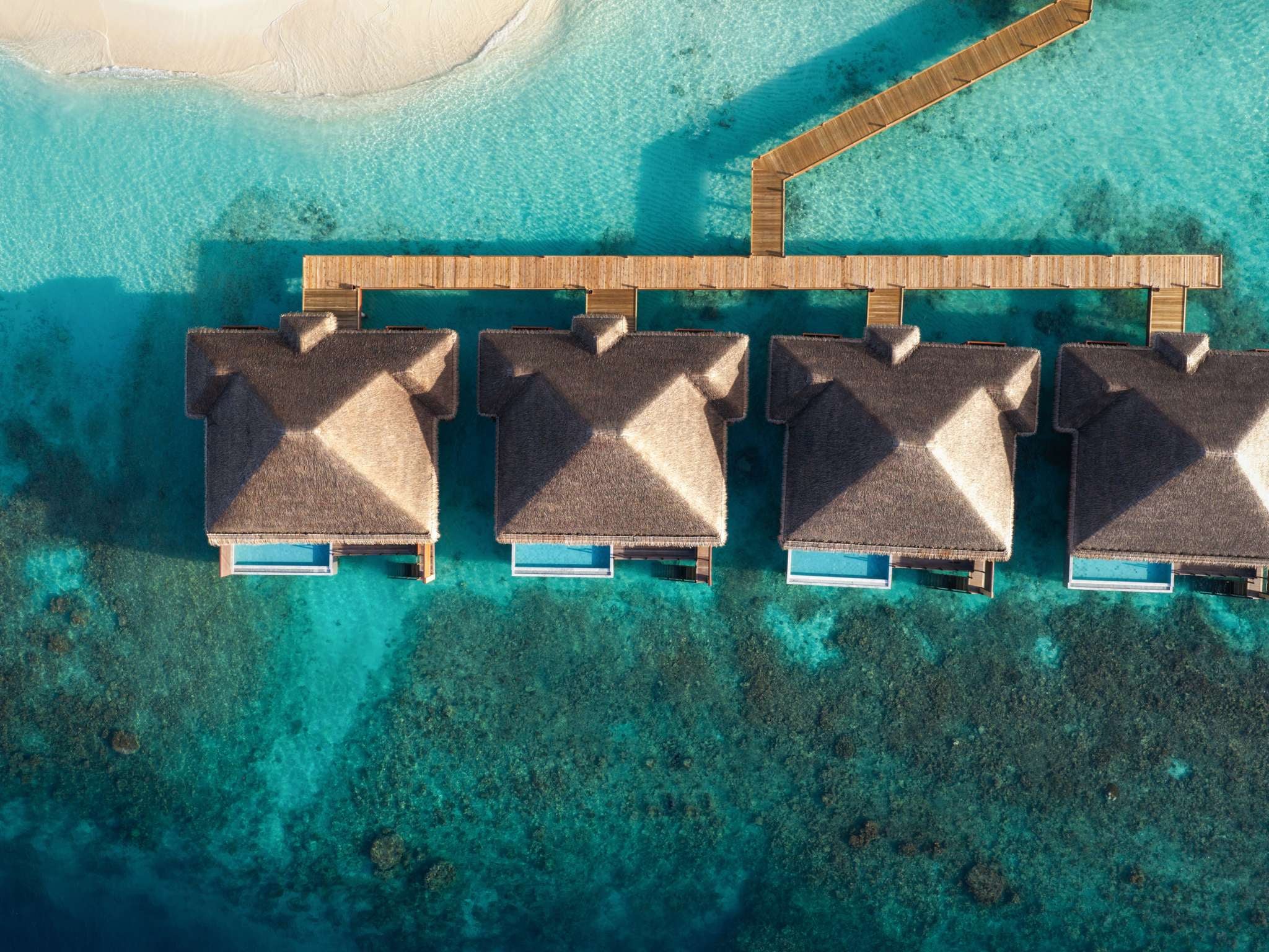 Zwei-Schlafzimmer-Wasservilla mit privatem Pool im V Villas Maldives at Mirihi