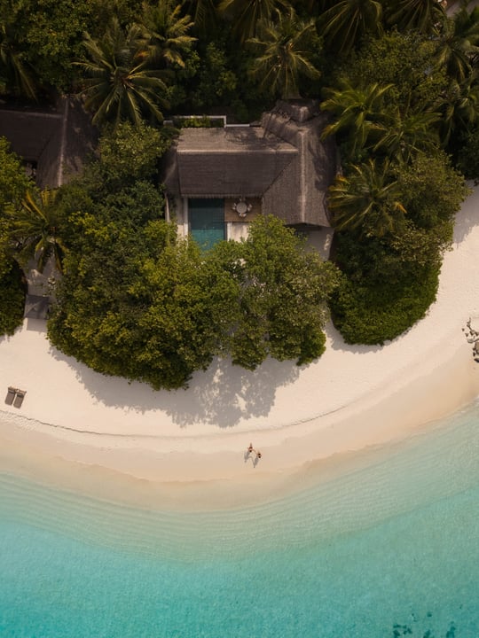 “The perfect beach villa doesn’t exist!”
Hold my coconut water…

@vakkarumaldives has one of them. Tucked into the Baa Atoll a UNESCO Biosphere Reserve it sits at that rare intersection of untouched a