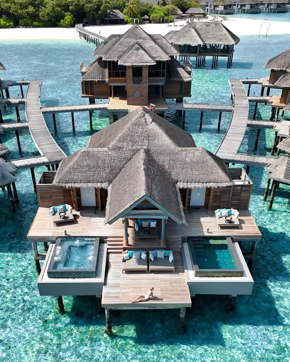 Silence. Salt air. Soft rituals💧
Wellness, redefined in the heart of the Maldives, by @vakkarumaldives 

At Vakkaru Maldives, the spa is a sanctuary suspended between lush nature and crystal-clear wa