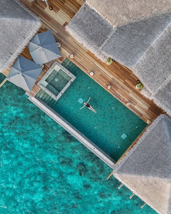 Foto von Vakkaru Maldives - Baa Atoll vom 16. Juli 2026. Möglicherweise ein Bild von Schwimmen, Pool und Text.