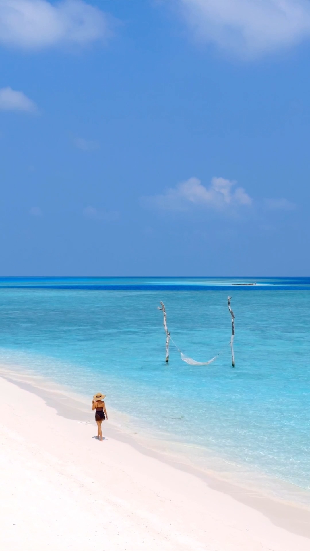 Schuhe optional. Zeitpläne überflüssig.
Beginnen Sie am Ufer, verweilen Sie über der Lagune und kehren Sie zu einem schwimmenden Frühstück in Ihrem privaten Pool zurück.

#VakkaruMaldives #BarefootLuxury #FloatingBreakf