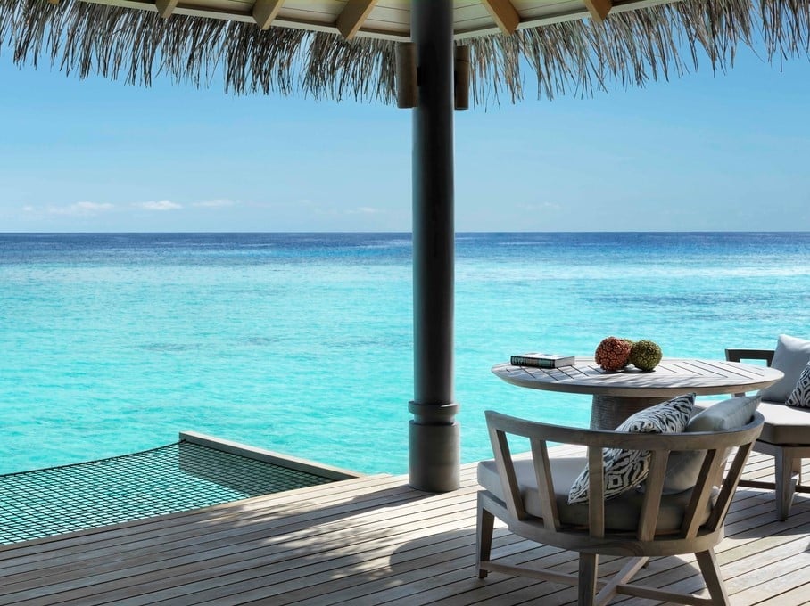 Blick aus einer Wasservilla im Vakkaru Maldives