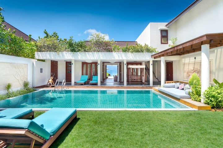 Foto von VARU by Atmosphere vom 07. Juli 2026. Könnte ein Bild von Pool, Cabana und Text sein.