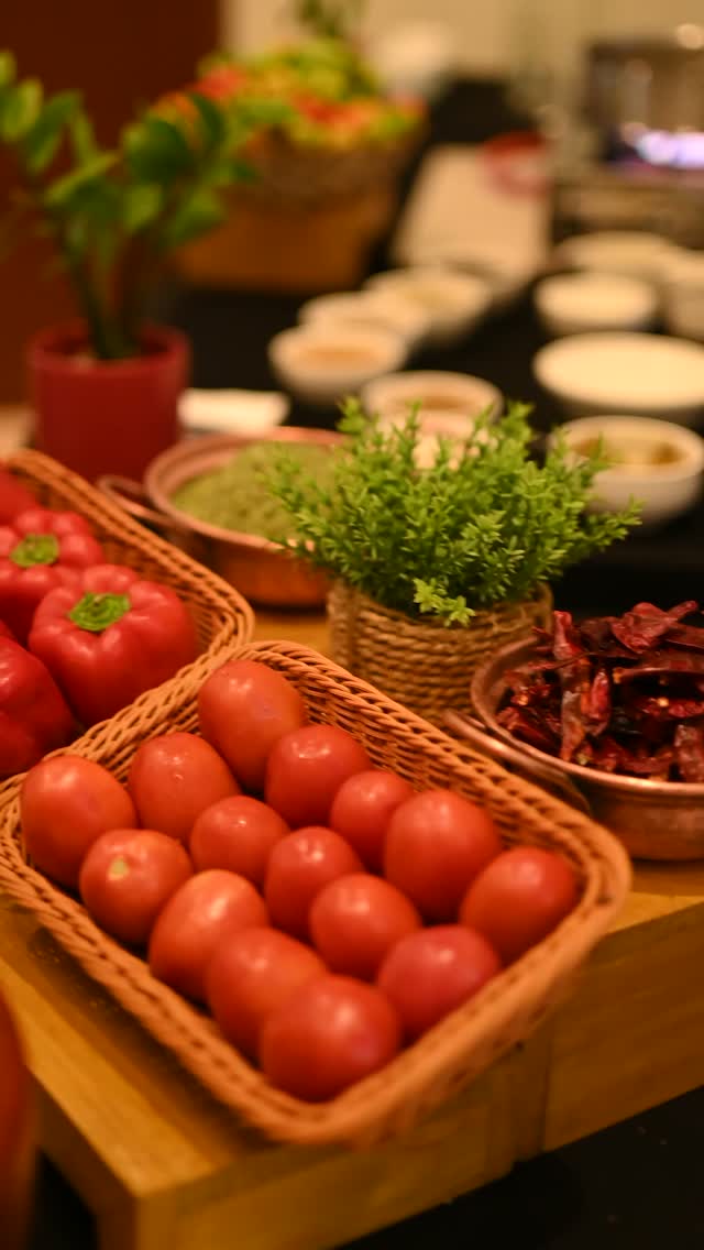 Haben Sie sich jemals gefragt, wie es ist, authentisches maledivisches Essen zu kochen? ✨⁠
⁠
Betreten Sie die Küche im Kaage – mit Stolz ausgezeichnet als Tripadvisor Travelers’ Choice Best of the Best Gewinner-Restaurant