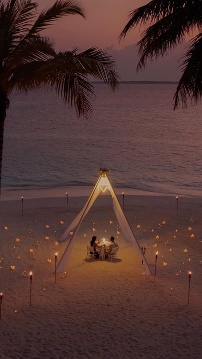 Dinner for two, with nowhere else to be. 🌴☀️

At Velaa, the island simply sets the scene for everything that matters.

- Thari Destination Dining 

#velaamoments