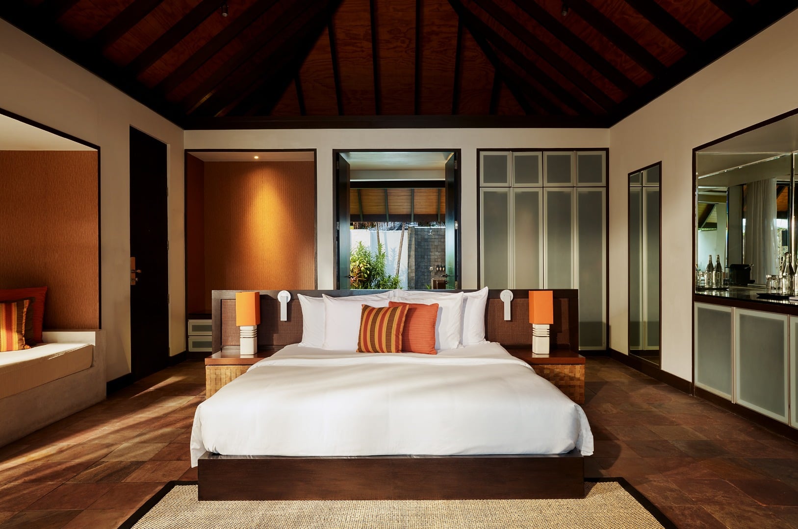 Beach Villa with Pool im Niva Velassaru Maldives