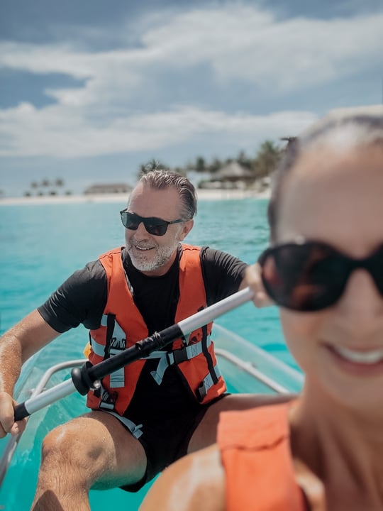 #throwback #maldives Having so much fun @nivavelassarumaldives 

#nivavelassarumaldives #smallluxuryhotelsoftheworld #glassbottomboat @crystalcommunications