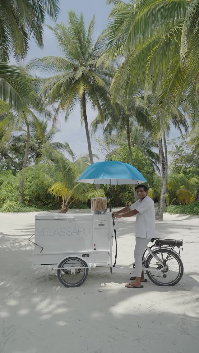 Something sweet drifting through the island. Cool, creamy, unhurried. The ice cream cart appears twice a day — a little moment of joy beneath the palms.

#NivaVelassaruMaldives #smallluxuryhotels #Isl