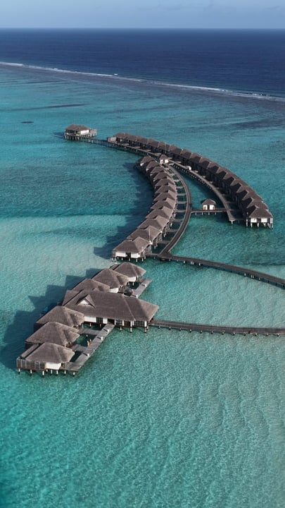 Was, wenn ich Ihnen sagen würde, dass diese Insel nur 20 Minuten von Malé entfernt liegt? 💙

Niva Velassaru Maldives vereint eine atemberaubende türkisfarbene Lagune, weiße Sandstrände und moderne Villen zu einer wunderschönen Inselflucht. Ob