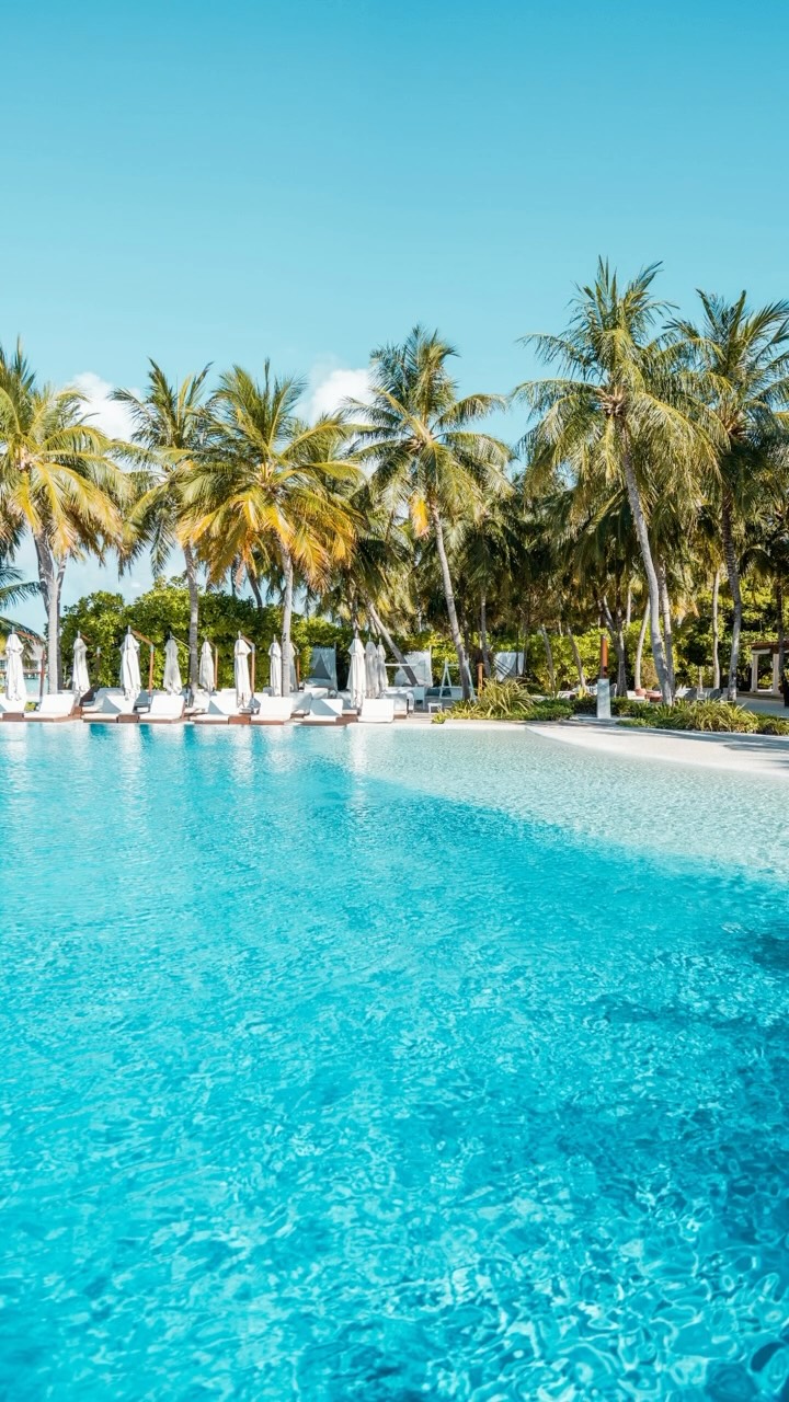 Niva Velassaru, as seen by you. 💙 A different angle. A certain light. The colour of the lagoon at that exact moment. The details that made you stop, look again, and reach for your camera.

Through yo