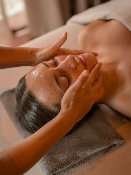 Tonifiez votre corps. Adoucissez votre peau. Révélez votre éclat. 💆‍♀️ 

Dès octobre, offrez-vous 105 minutes de bien-être de la tête aux pieds au LIME. « Toning & Glow » associe un enveloppement corporel ciblé @elemis et un massage tonifiant