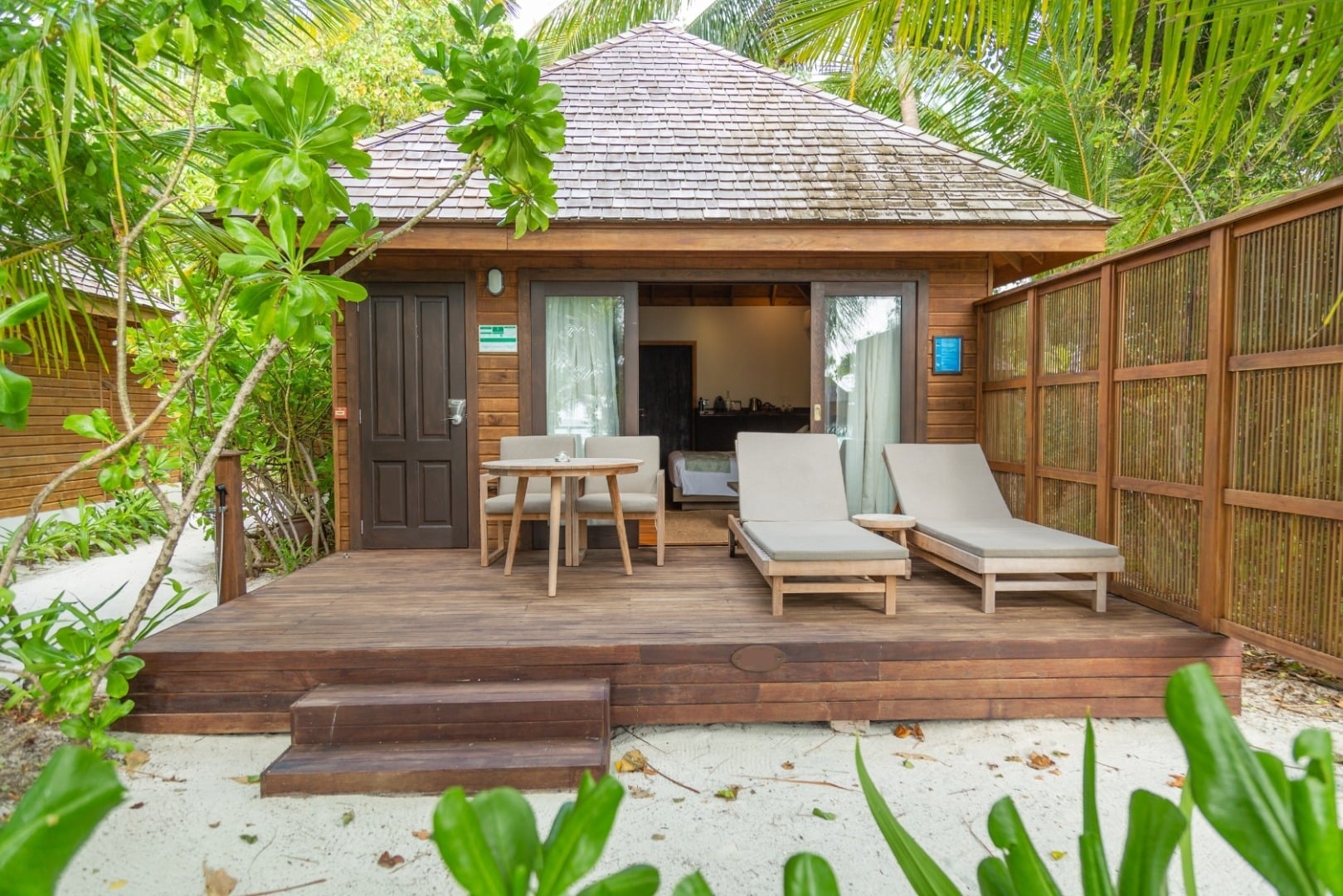 Villa am Strand. Direkter Zugang zum Hausriff. Für Natur- und Ozeanliebhaber. im Veligandu Maldives Resort Island