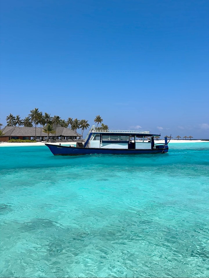 Wie viele Abenteuer passen in eine Insel-Auszeit? 🌊

Im Juli und August tauchen Sie ein und erleben mehr für weniger. Sparen Sie 20 % auf ausgewählte Wassersportarten, Ausflüge und Tauchkurse.

Über dem Wasser. Ben