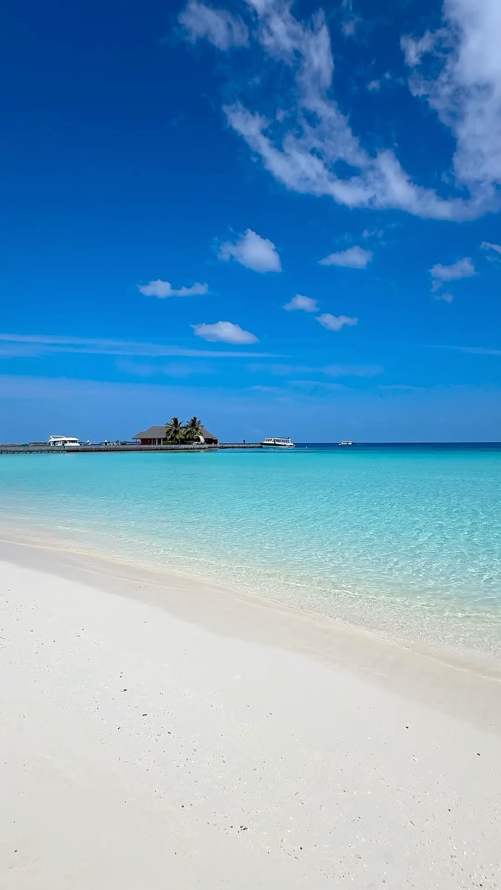 The best prescription? Veligandu Maldives.

Where turquoise waters replace busy schedules, ocean breezes quiet the mind, and every sunset is a gentle reminder to slow down.

Sometimes, the best therap