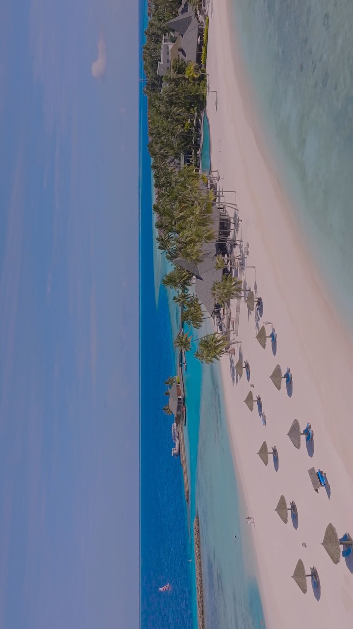 POV: Sie haben die Art von Ort gefunden, an dem man vergisst, welcher Tag heute ist. 🏝️💙

Das ist Veligandu Maldives, wo sich der Ozean endlos erstreckt, der Sand sich weicher anfühlt und die legendäre Sandbank immer 