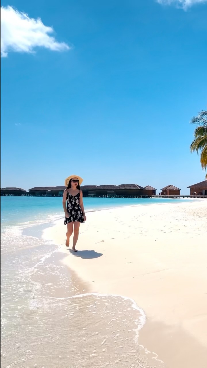 Jeder Weg führt zum Meer, jeder Moment fühlt sich mühelos an, und jeder Sonnenuntergang erinnert Sie daran, warum sich die Reise ins Paradies lohnt. 🌊💙 Erleben Sie die Magie von Vilamendhoo.

#vilamendhoo #maldives #islandpar