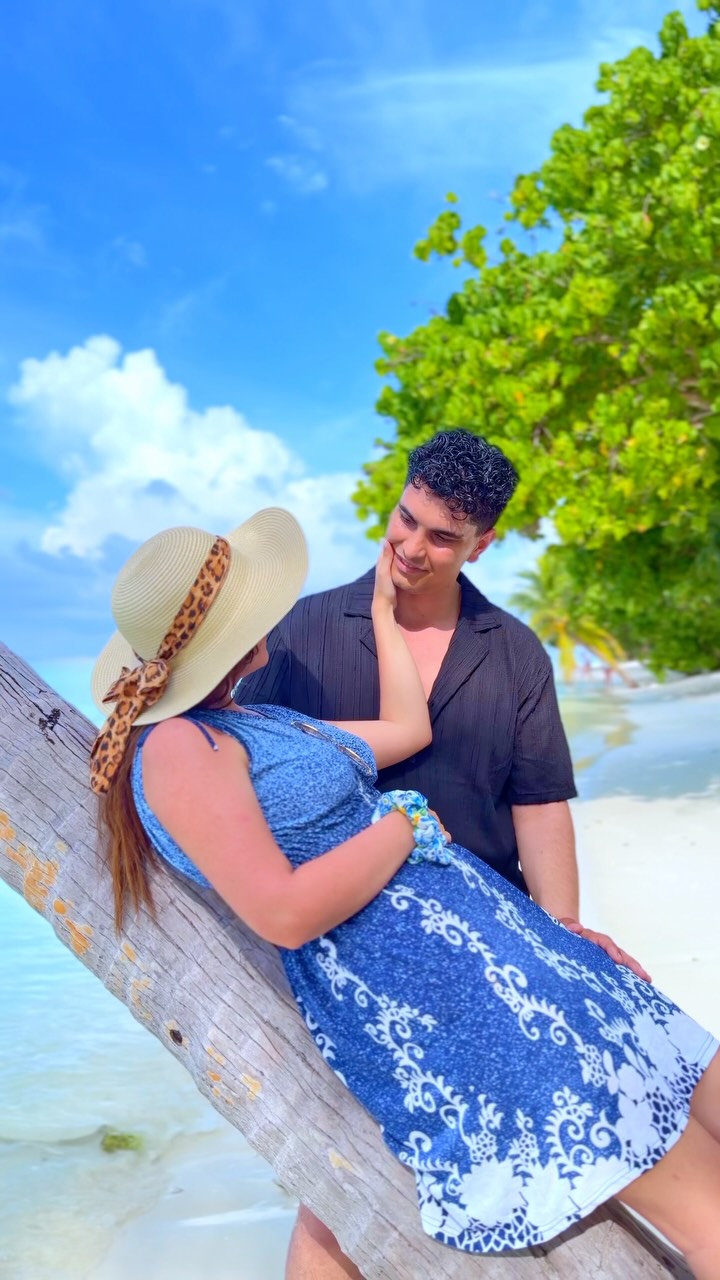 Love feels different when every step is taken barefoot in paradise. 🌊❤️

From beach walks and warm embraces to unforgettable Maldivian sunsets, every moment at Vilamendhoo Resort is a memory waiting 